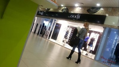 په سوپر مارکیټ کې یخ چرګ.